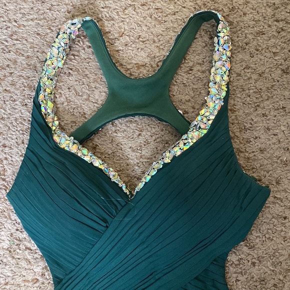 Emerald Green Hoco/Prom Dress - Picture 3 of 8